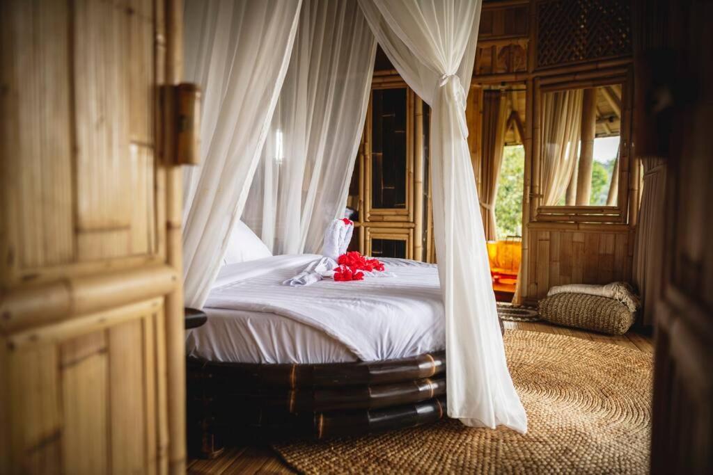 The Nude House Villa Selat Exterior photo